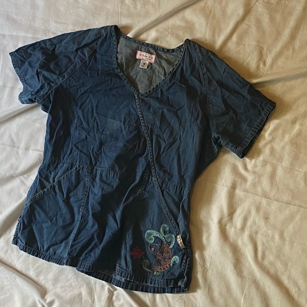 Scrub top